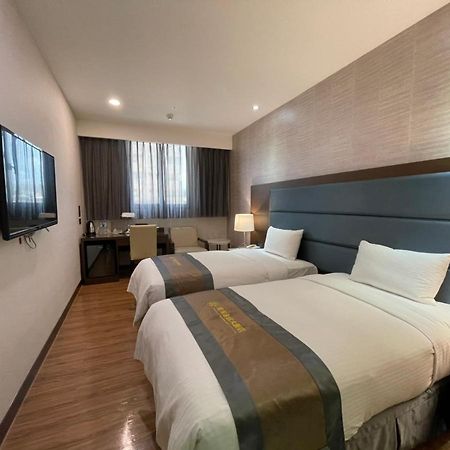 Royal Gold Hotel Kaohsiung Exterior photo