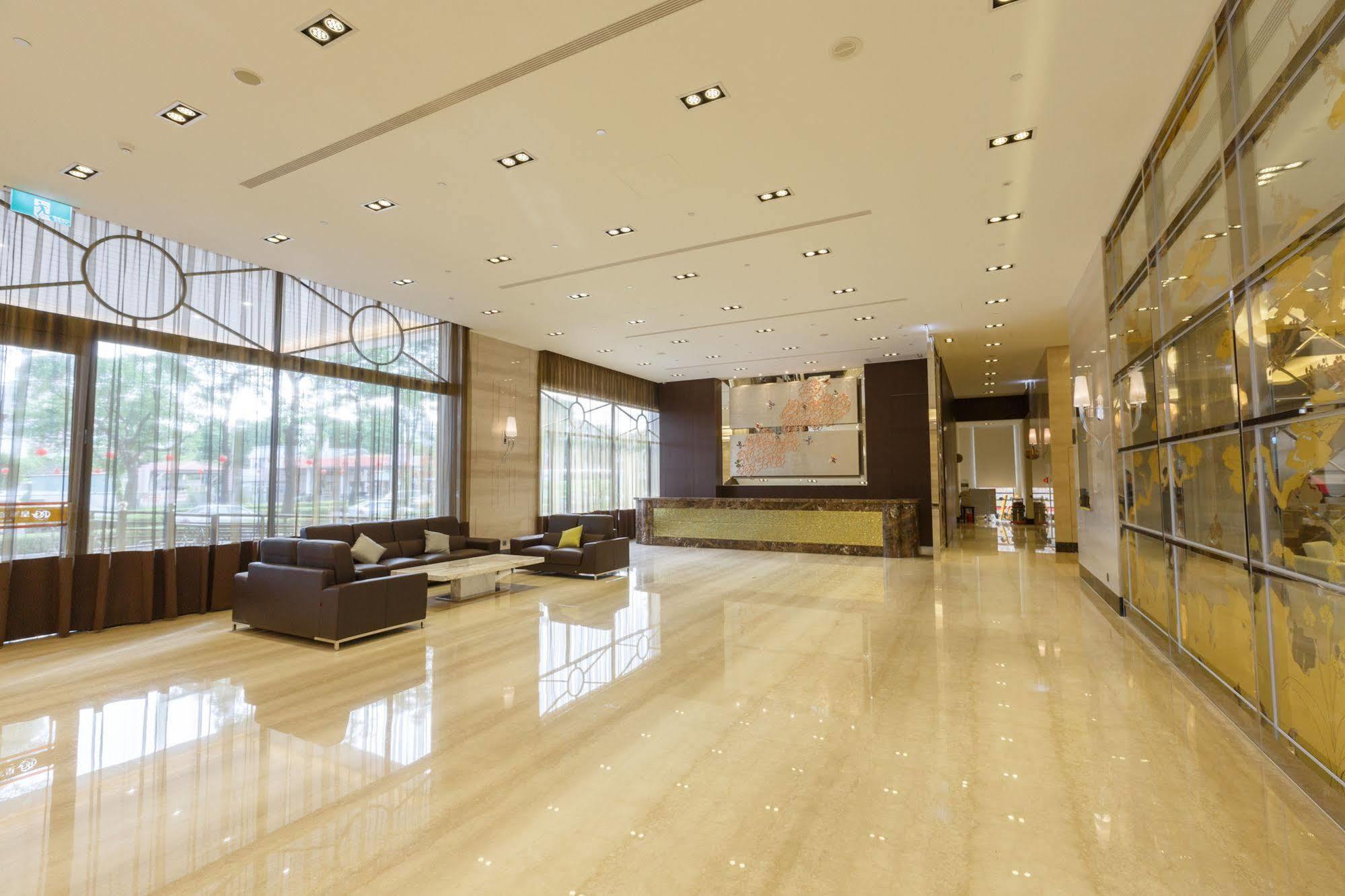 Royal Gold Hotel Kaohsiung Exterior photo