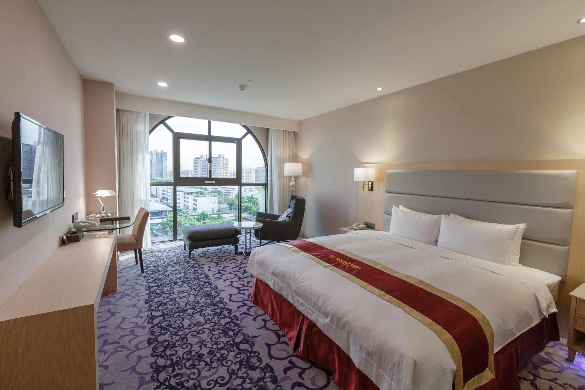 Royal Gold Hotel Kaohsiung Exterior photo
