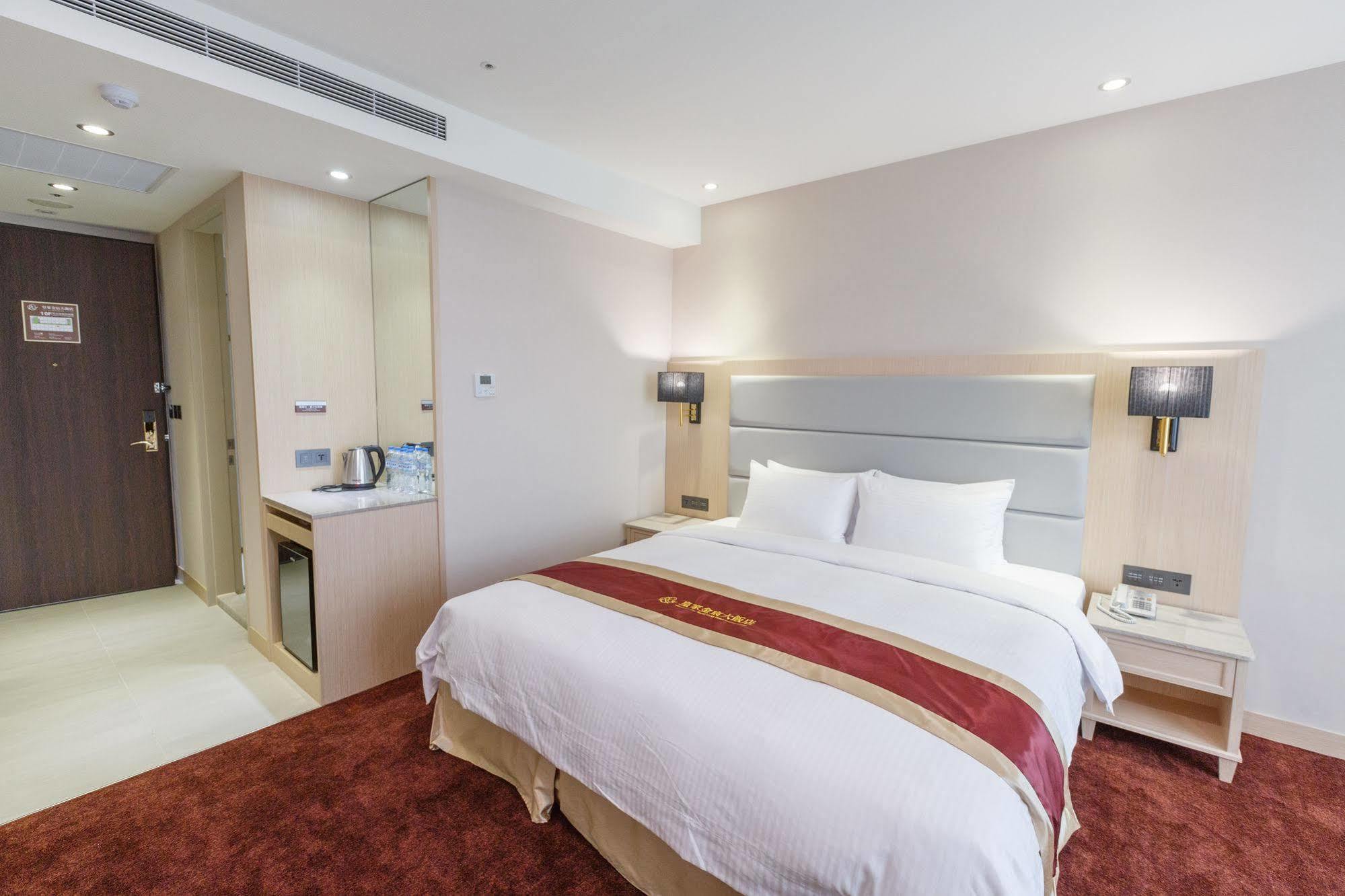 Royal Gold Hotel Kaohsiung Exterior photo