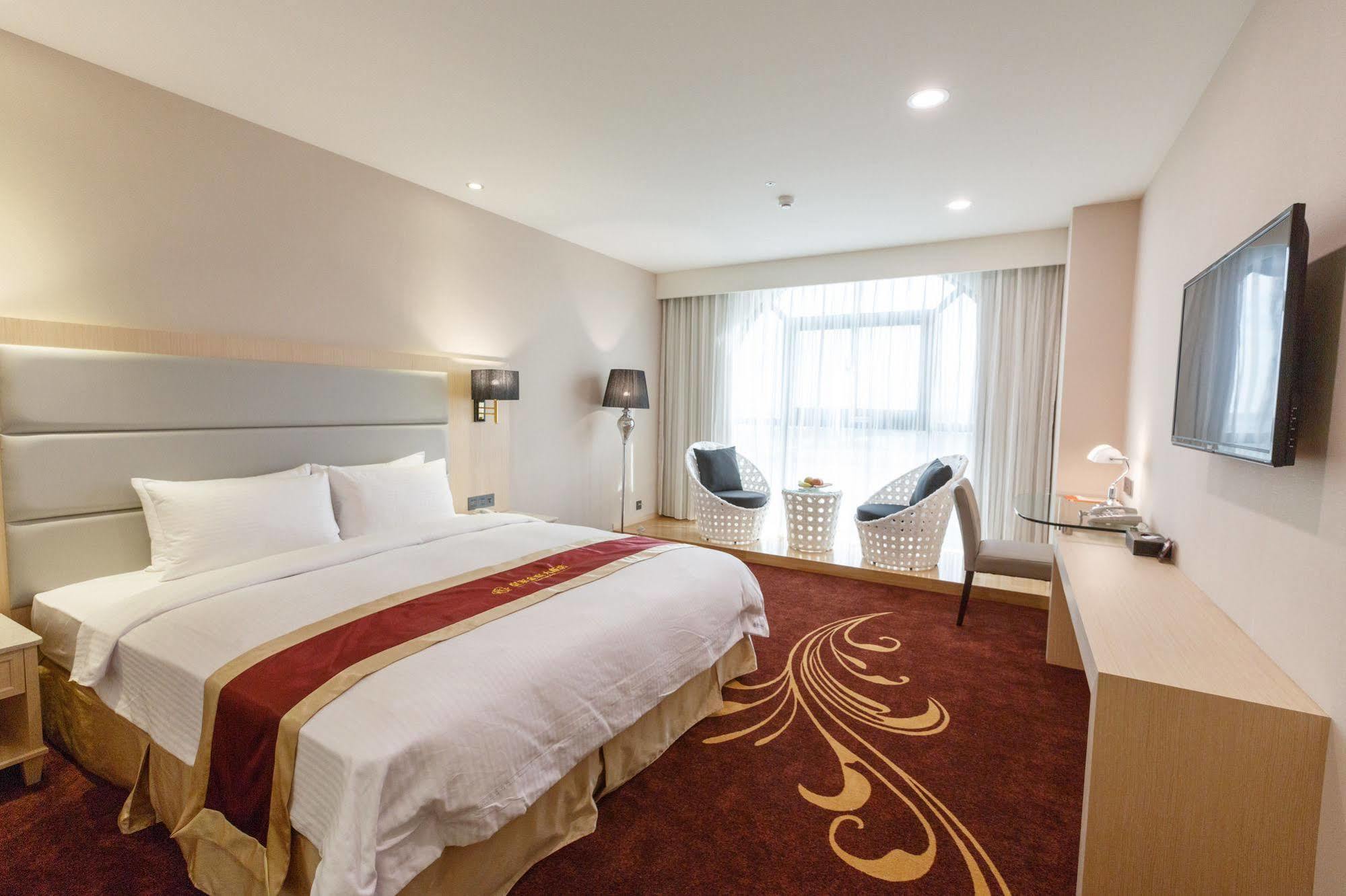 Royal Gold Hotel Kaohsiung Exterior photo